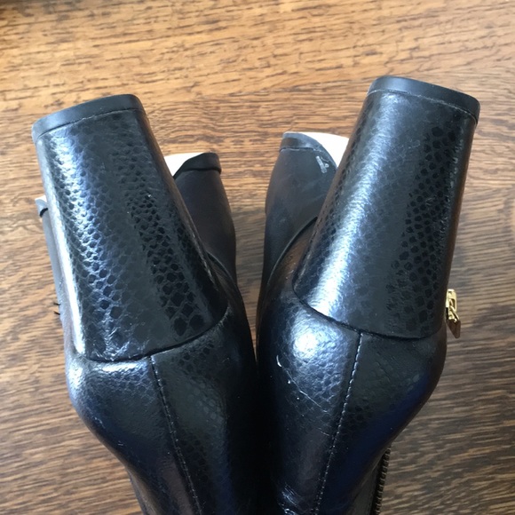 Michael kors booties - Picture 3 of 9